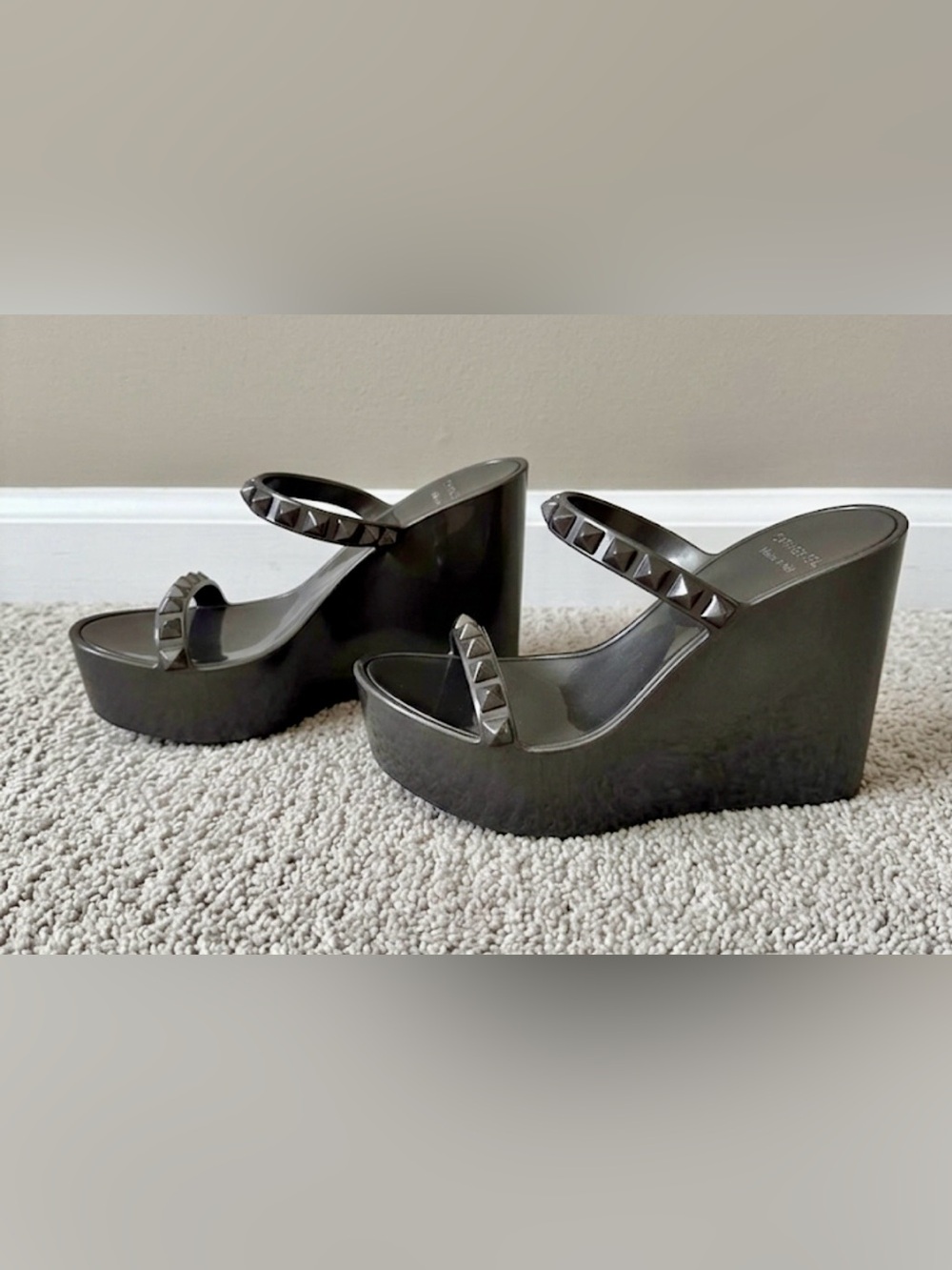 Carmen Sol Tonino Gunmetal Lustrous Studded Jelly Platform Wedges - Sz 7/37 - Picture 3 of 11